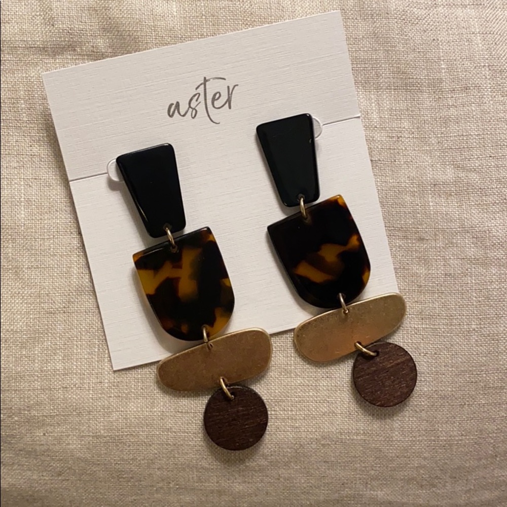 Aster Tortoise Resin Dangle Earrings